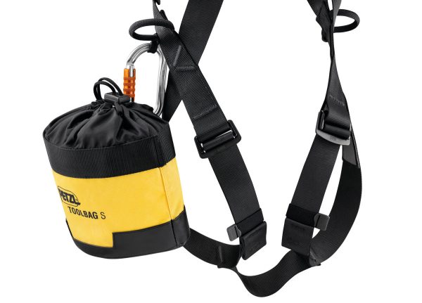 Zwei Materialschlaufen und zwei Befestigungsmöglichkeiten für eine TOOLBAG-Werkzeugtasche erleichtern den Zugriff auf die Arbeitsgeräte.